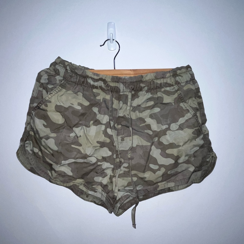 American Eagle Hi Rise Camo Shorts with drawstring!